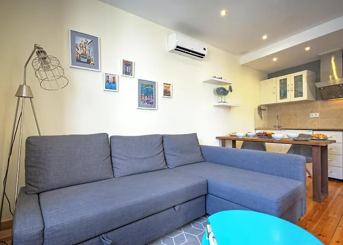 بيت للعطل The Famous Blue House *