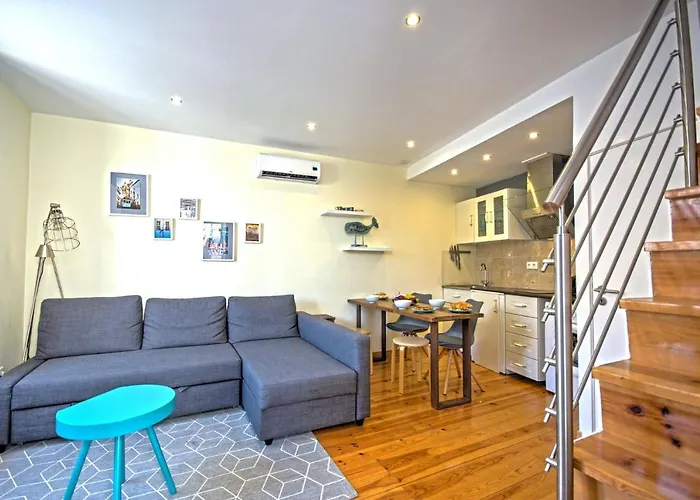 بيت للعطل The Famous Blue House