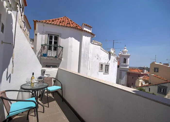 The Famous Blue House بيت للعطل *