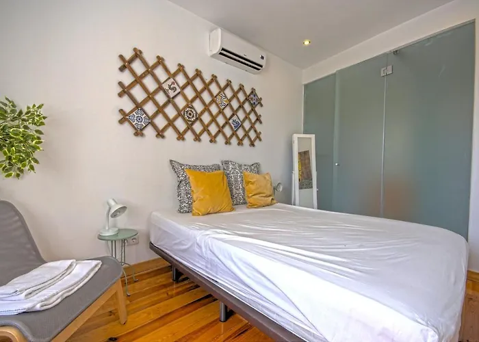 The Famous Blue House بيت للعطل *