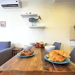 בית נופש The Famous Blue House